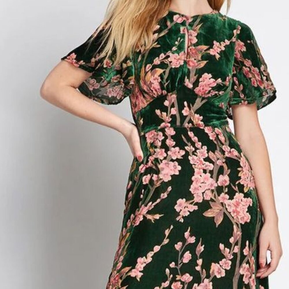ModCloth "Soirée Saunter" Green Velvet Floral Maxi Dress